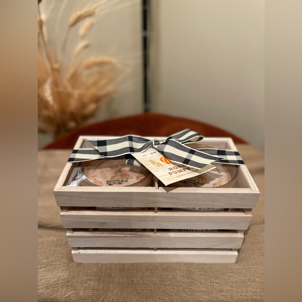 ✨S O L D✨ ➖🎃 DW Home Setof2 Honey Pumpkin Candle w Wooden Holder/Storage Box - Picture 3 of 7